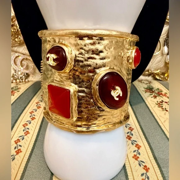 Elegant Vintage Custom Made Gold and Red Bracelet - Picture 3 of 6
